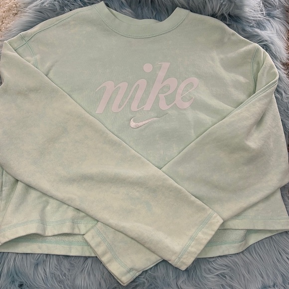NWOT! Cropped Light Green Nike Sweatshirt! Size Large! - Picture 1 of 4